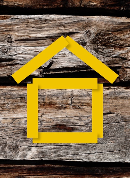  Symbole de maison sur fond de bois 