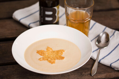 Bier-Creme-Suppe mit Käsestern