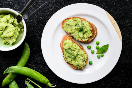 Erbsen-Minzen-Crostini