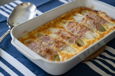Ein Rezept aus Grossmutters Zeiten: Überbackener Chicorée ist aussen würzig und innen saftig-frisch. Und gar nicht mehr bitter.