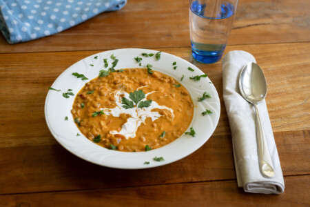 Wenn draussen mal wieder ein eisiger Wind bläst und es viel zu früh dunkel wird: dann ist es Zeit für diese Suppe.